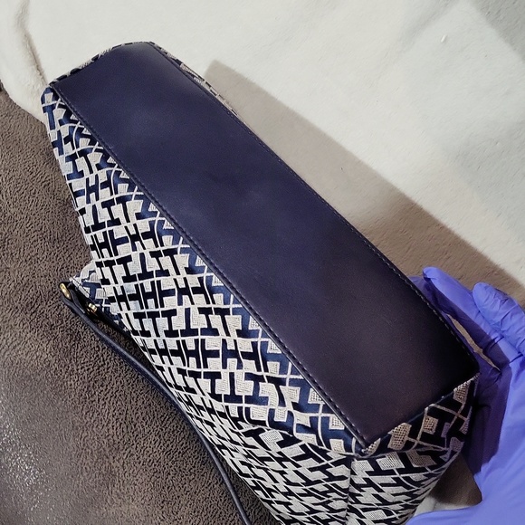 Tommy Hilfiger Purse - Picture 6 of 14
